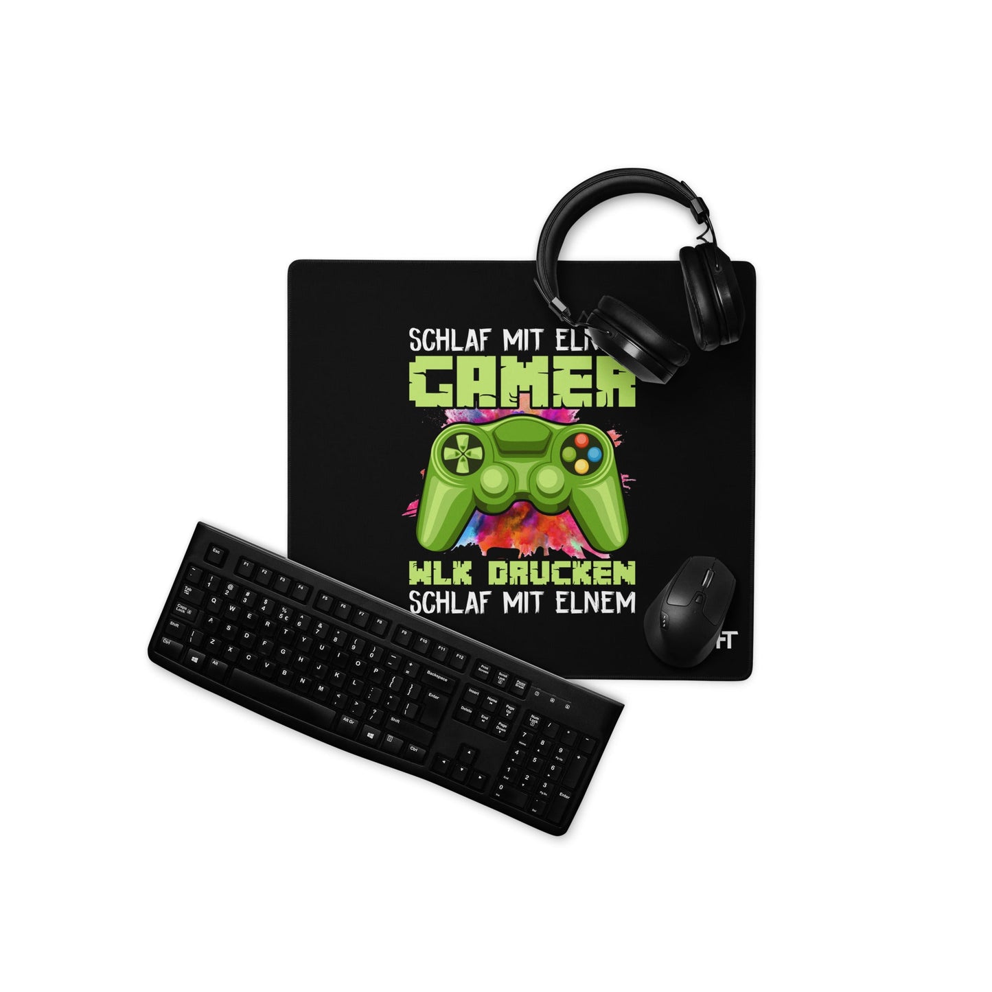 Schlaf Mit Elnem Gamer Drucken - Desk Mat by DarkByteGear