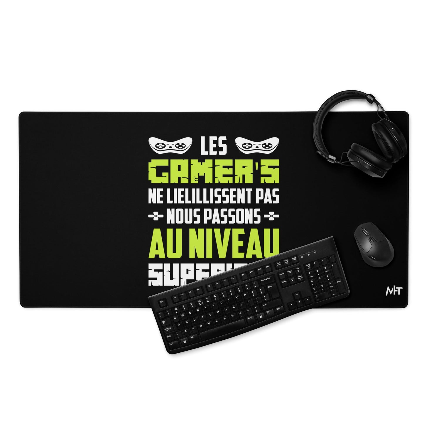 Les Gamer's Au Niveau Desk Mat by DarkByteGear