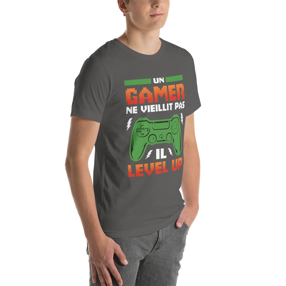 Un GAMER NE VIEILLIT PAS IL Level Up - Unisex t-shirt by DarkByteGear
