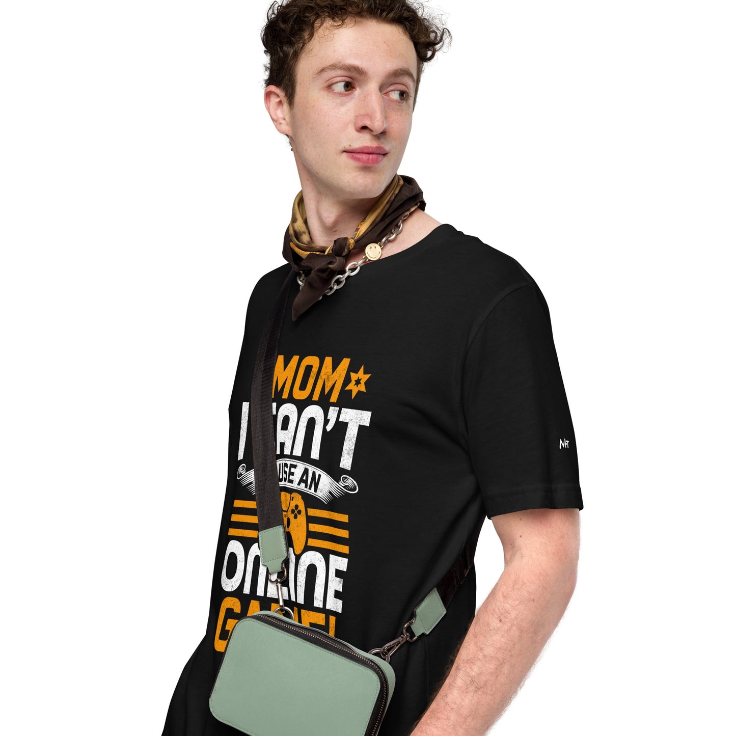 *MOM*! I can't Pause an Online Game - Unisex t-shirt by DarkByteGear