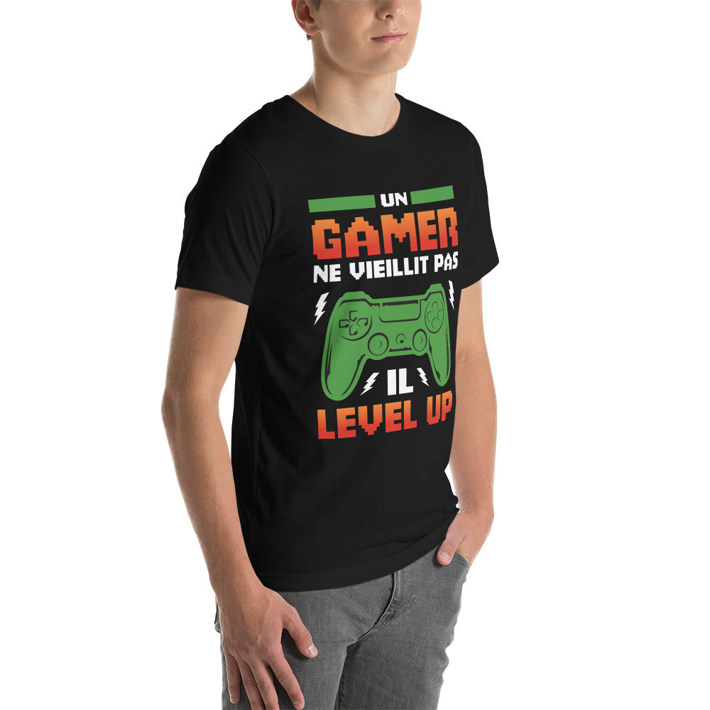 Un GAMER NE VIEILLIT PAS IL Level Up - Unisex t-shirt by DarkByteGear