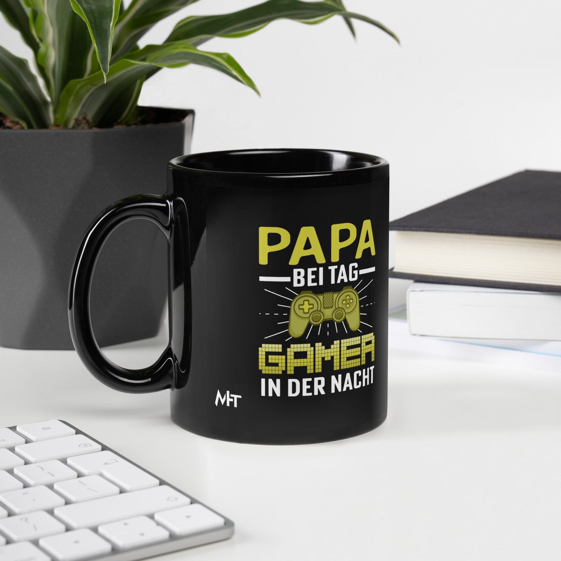 Papa Bei Tag Gamer in Der Nacht - Black Glossy Mug by DarkByteGear