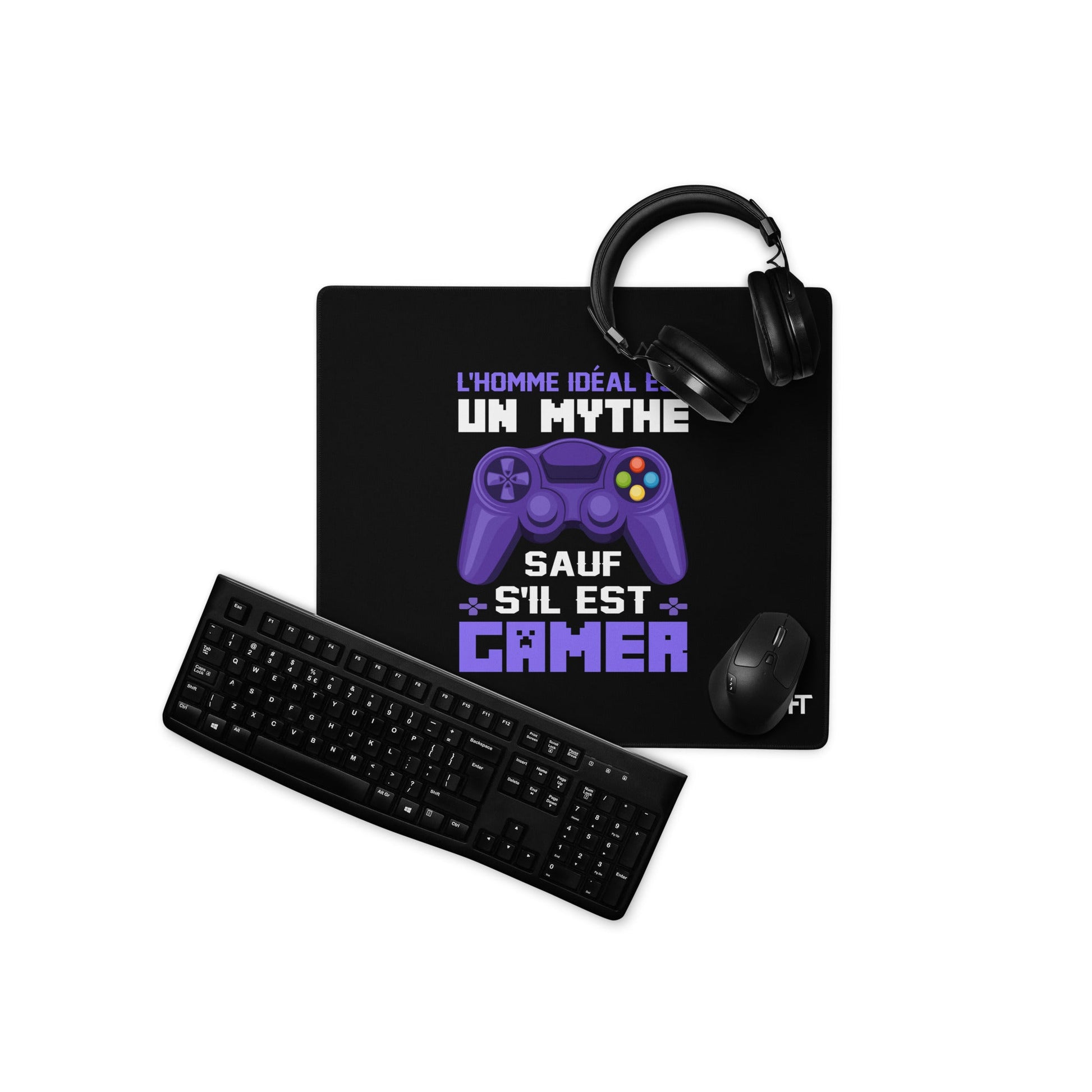 L'HOMME IDEAL EST UN MYTHE SAUF S'IL EST GAMER - Desk Mat by DarkByteGear