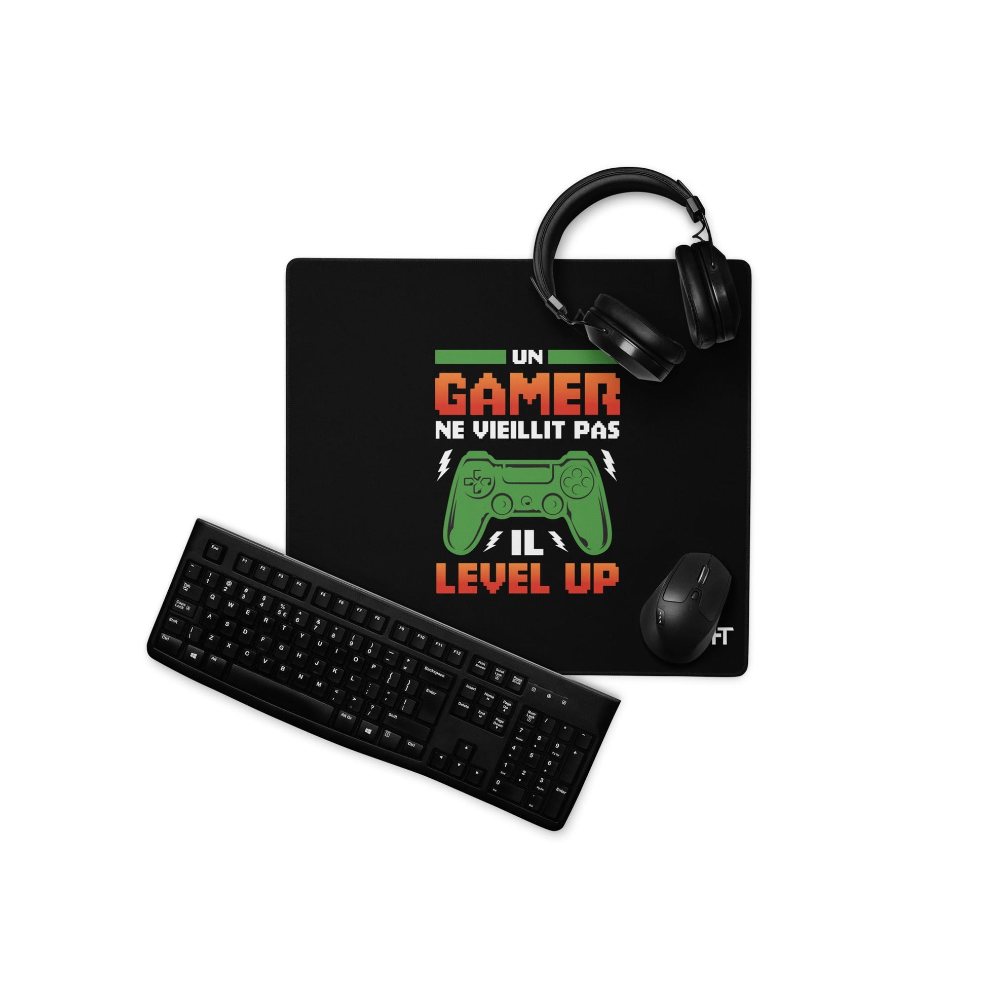 Un GAMER NE VIEILLIT PAS IL Level Up - Desk Mat by DarkByteGear