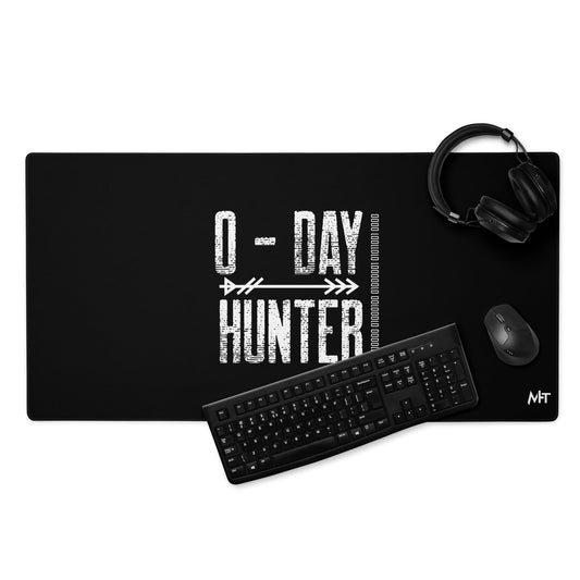 0-day hunter V8 - Desk Mat by DarkByteGear