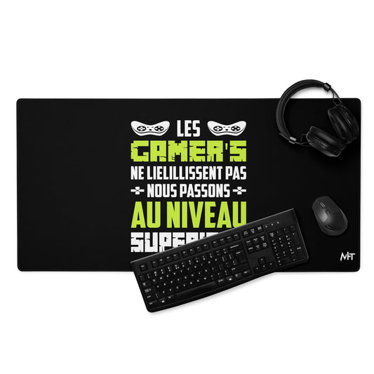 Les Gamer's Au Niveau Desk Mat by DarkByteGear