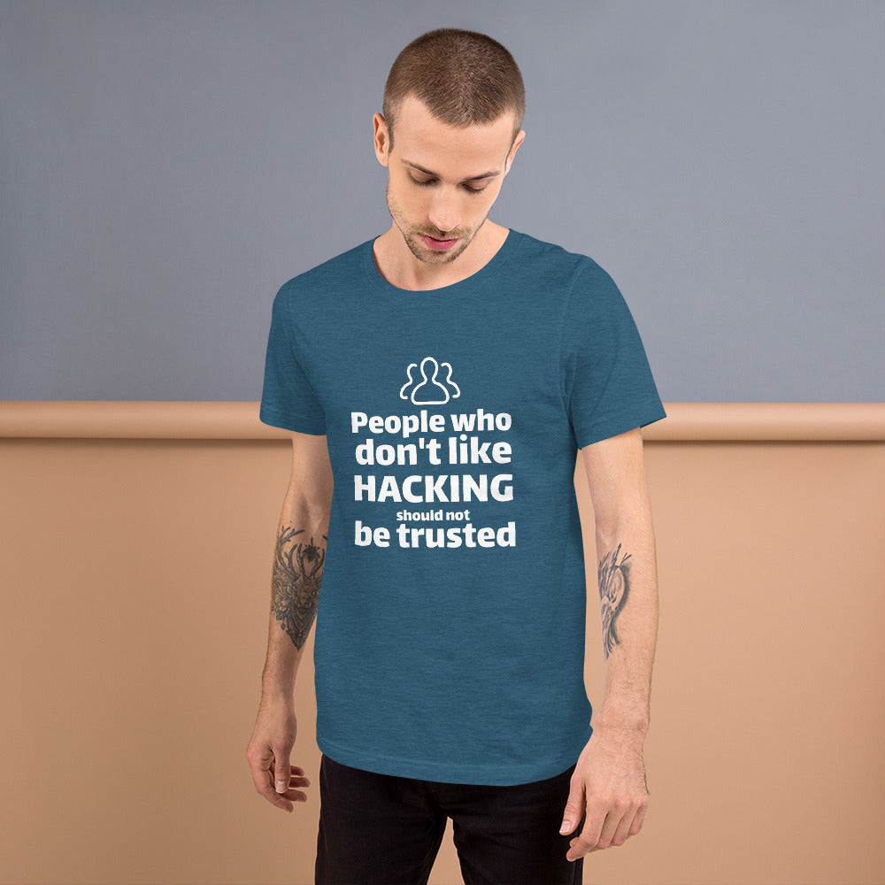 People who don't like HACKING should not be trusted - Short-Sleeve Unisex T-Shirt by DarkByteGear