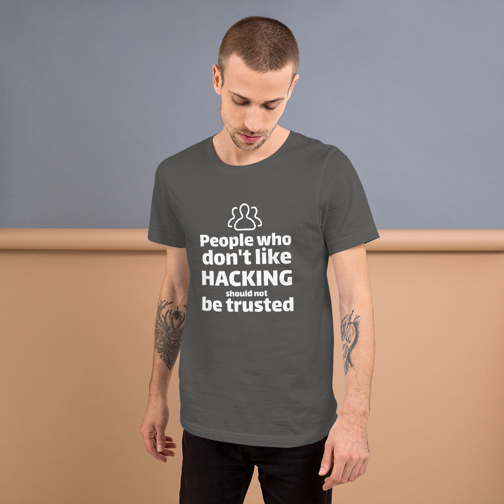 People who don't like HACKING should not be trusted - Short-Sleeve Unisex T-Shirt by DarkByteGear