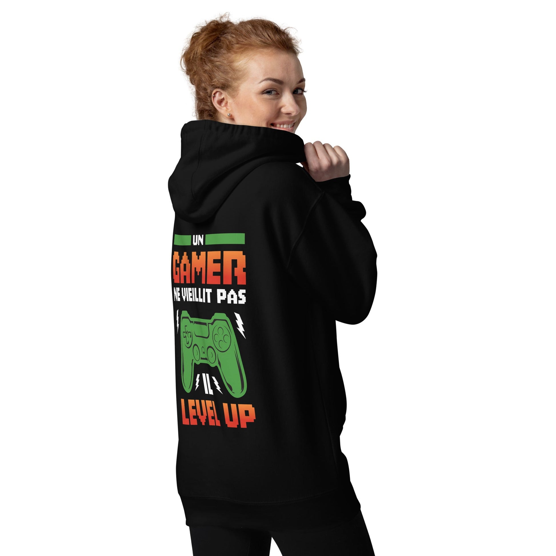 Un GAMER NE VIEILLIT PAS IL Level Up - Unisex Hoodie ( Back Print ) by DarkByteGear