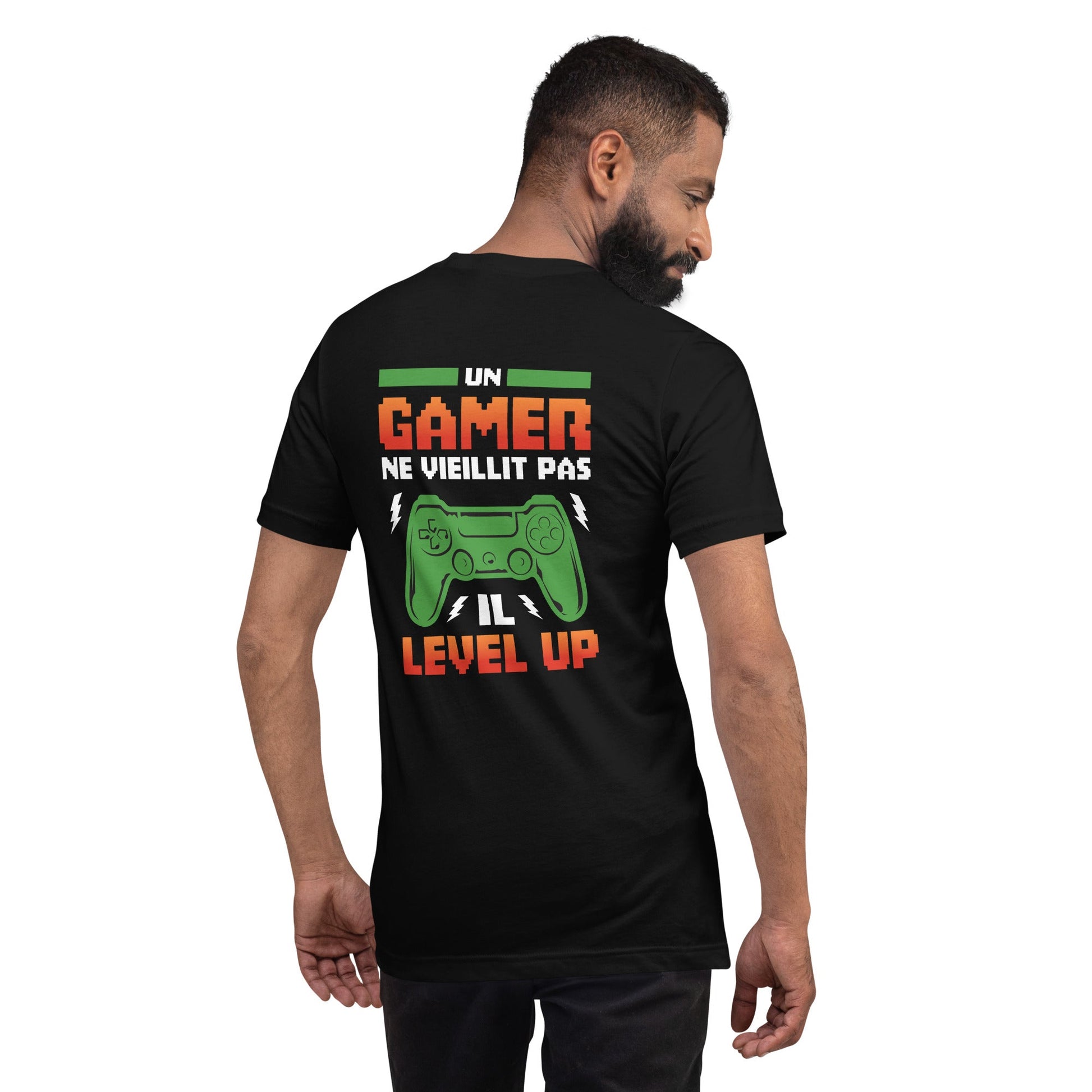 Un GAMER NE VIEILLIT PAS IL Level Up - Unisex t-shirt by DarkByteGear
