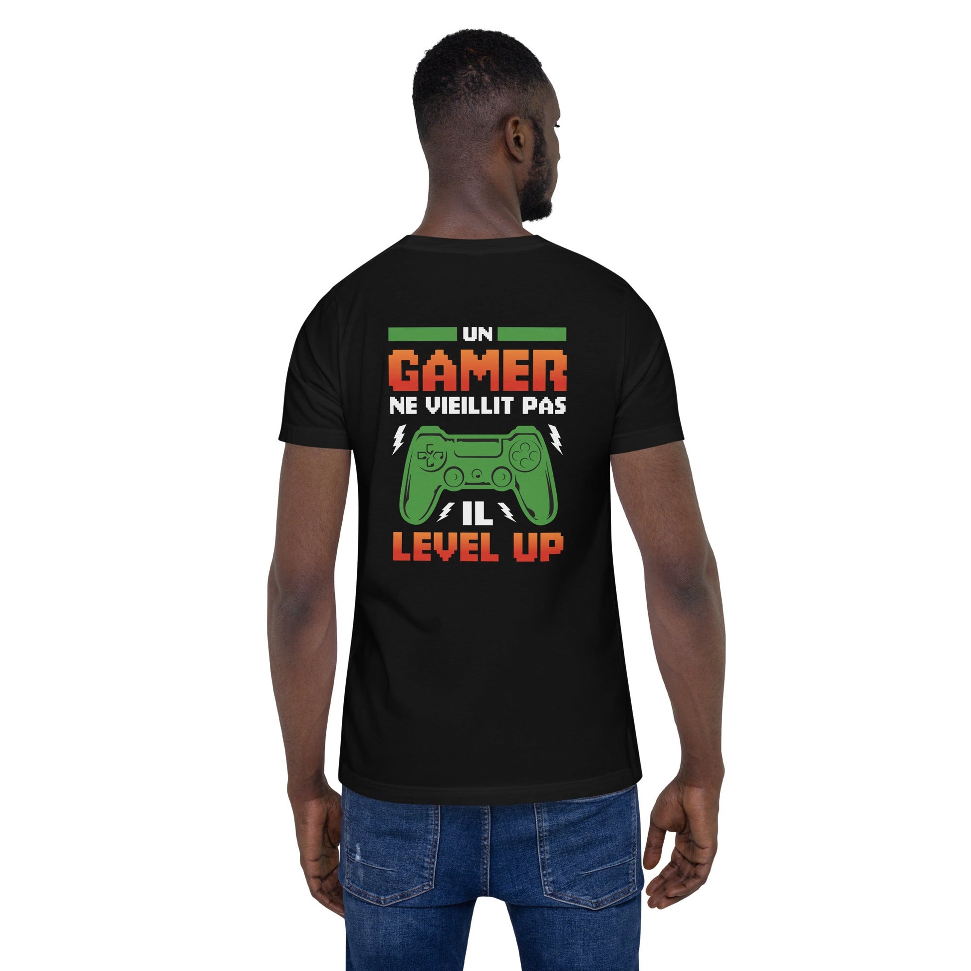 Un GAMER NE VIEILLIT PAS IL Level Up - Unisex t-shirt by DarkByteGear