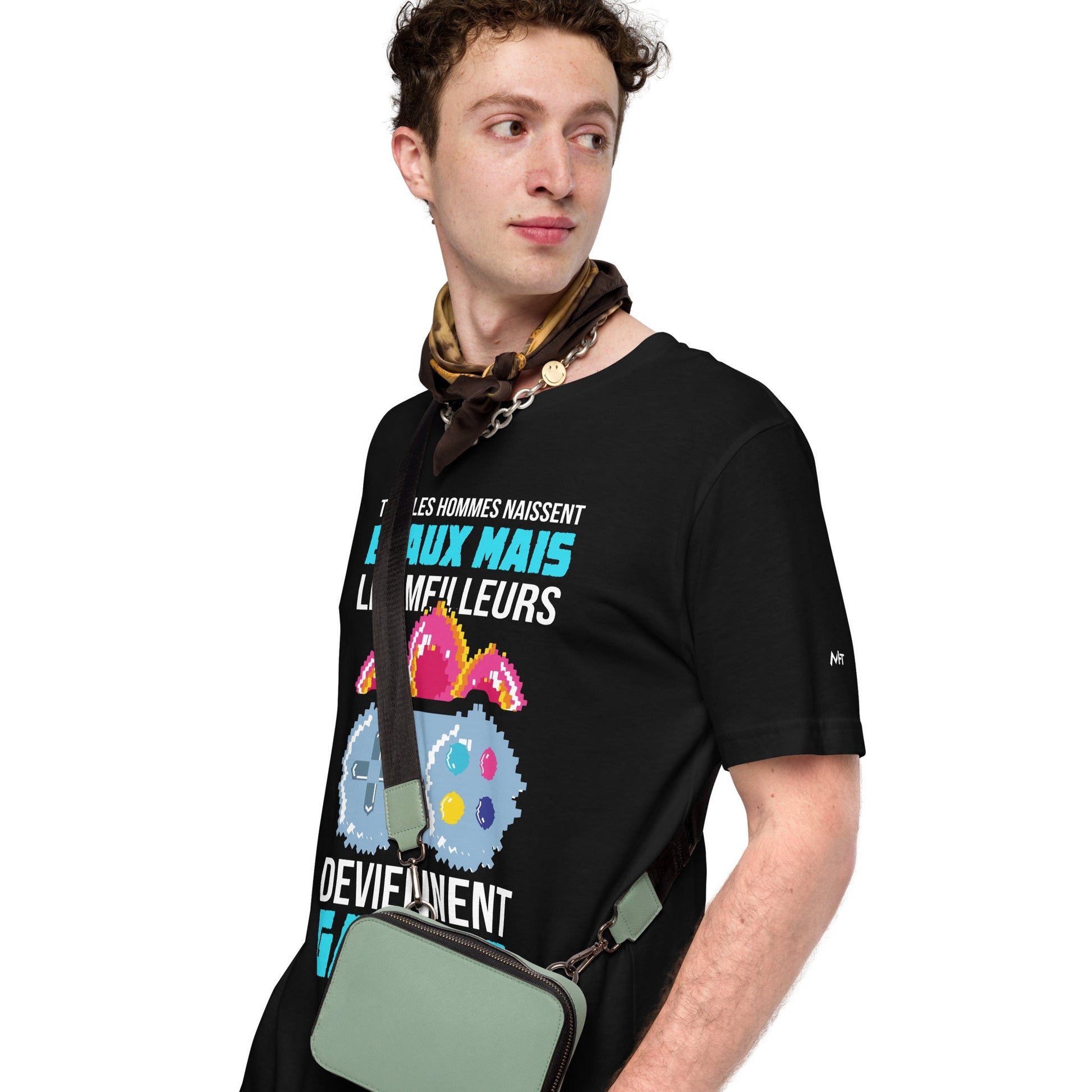 Tous Les Hommes Naissent Egaux Mais - Unisex t-shirt by DarkByteGear