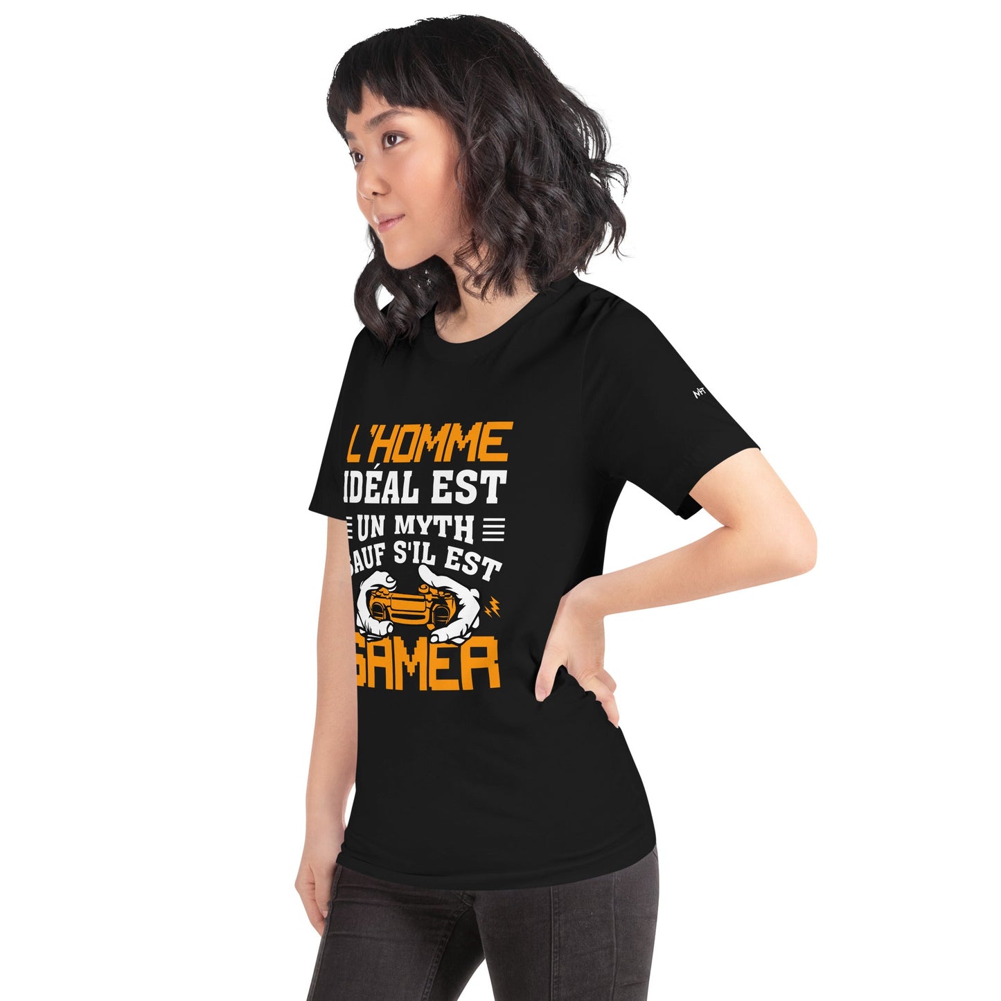 L'HOMME IDEAL EST UN MYTH SAUT SILEST GAMER - Unisex t-shirt by DarkByteGear