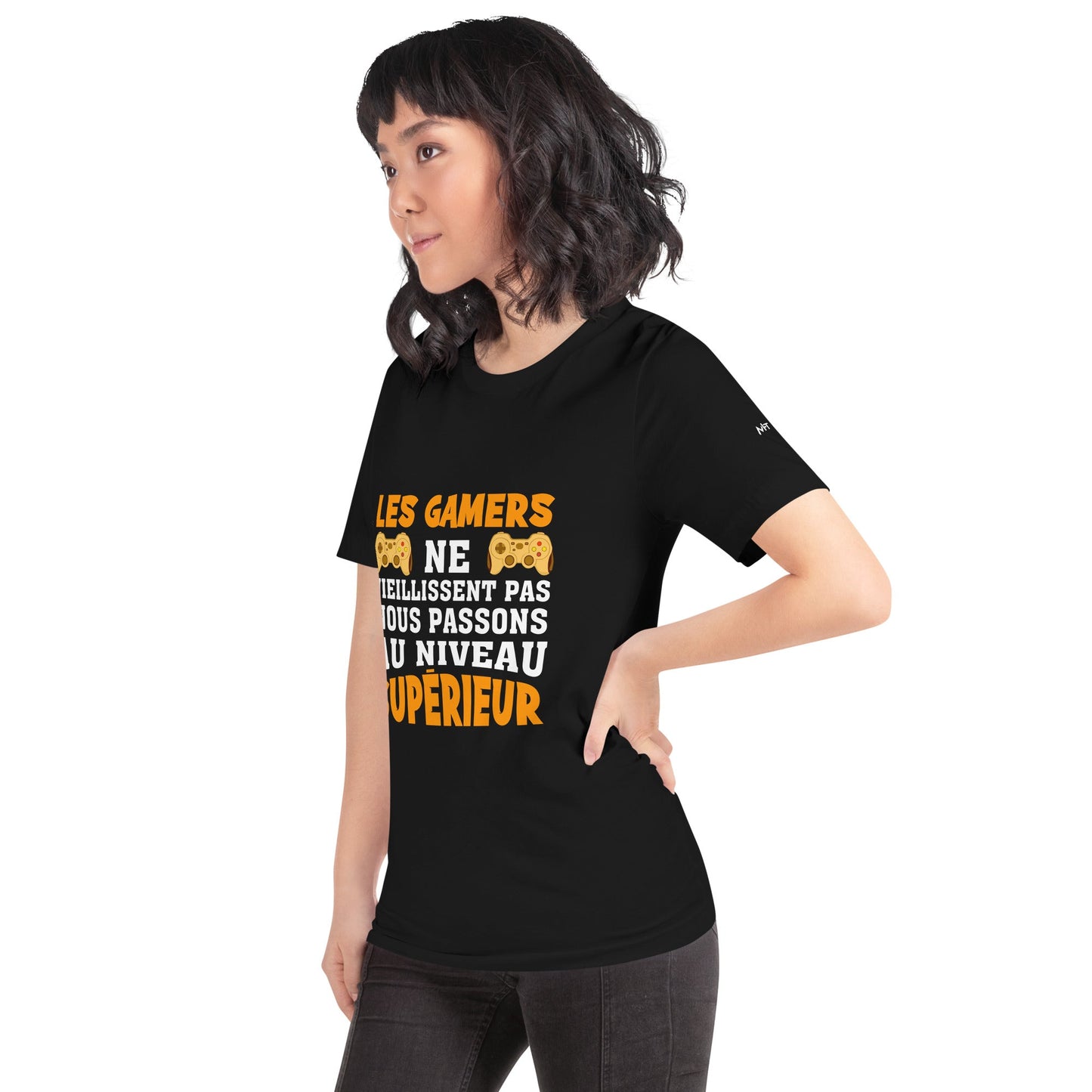 LES GAMERS PNE VIEILLISSENT PAS NOUS PASSONS AU NIVEAU SUPERIEUR - Unisex t-shirt by DarkByteGear