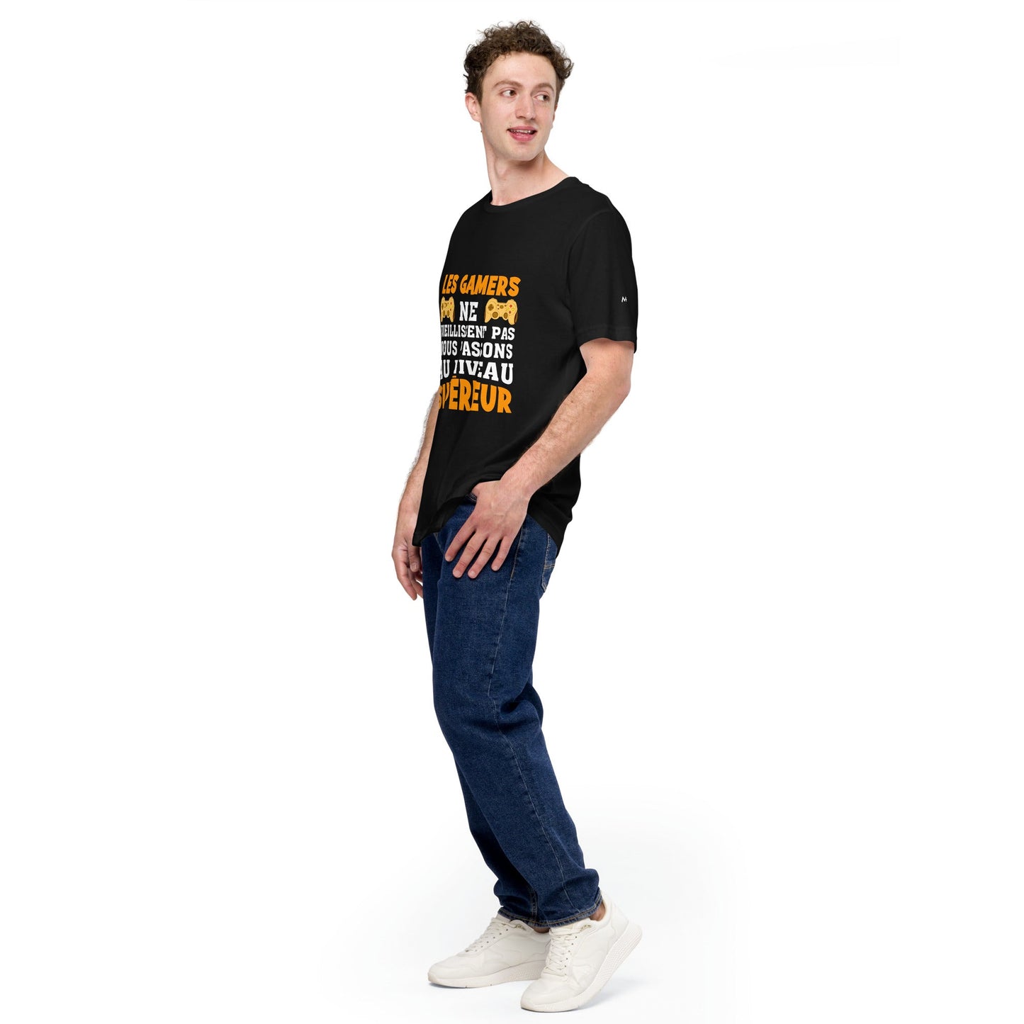 LES GAMERS PNE VIEILLISSENT PAS NOUS PASSONS AU NIVEAU SUPERIEUR - Unisex t-shirt by DarkByteGear
