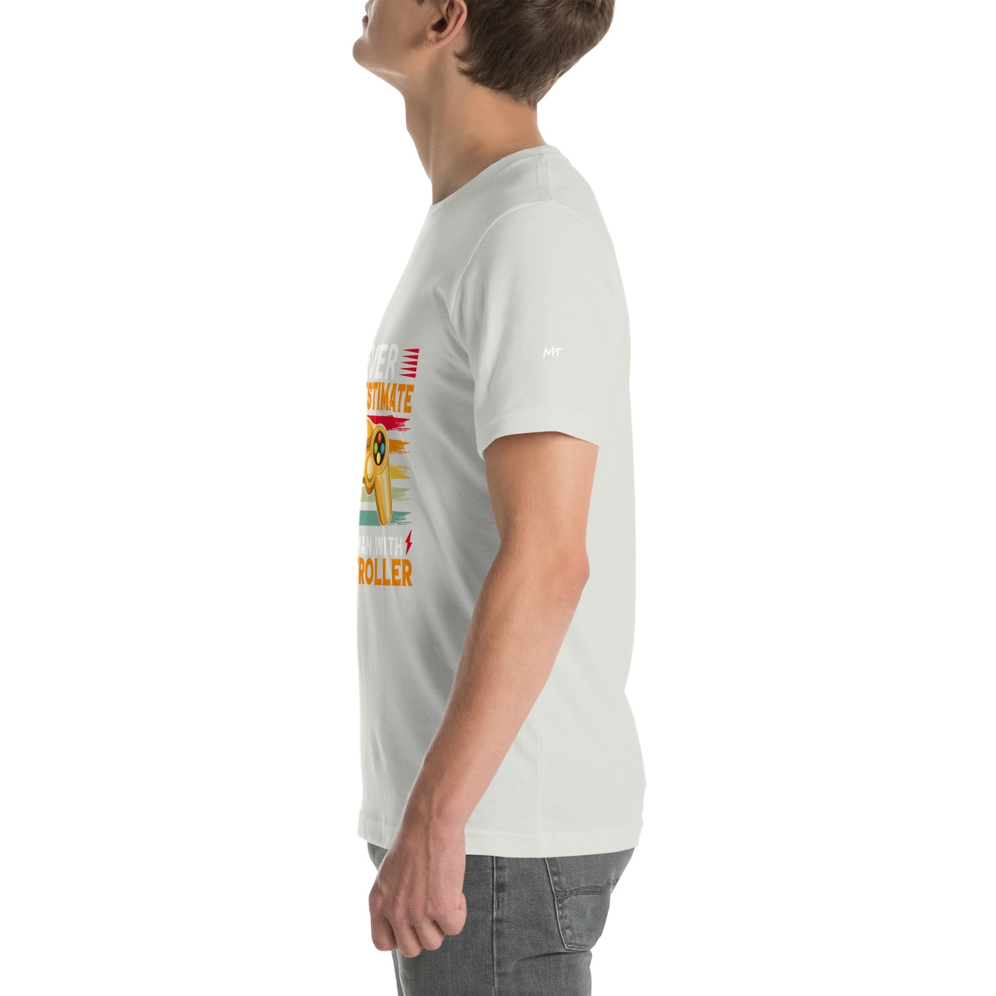 Never Underestimate an old man with a controller - Unisex t-shirt by DarkByteGear